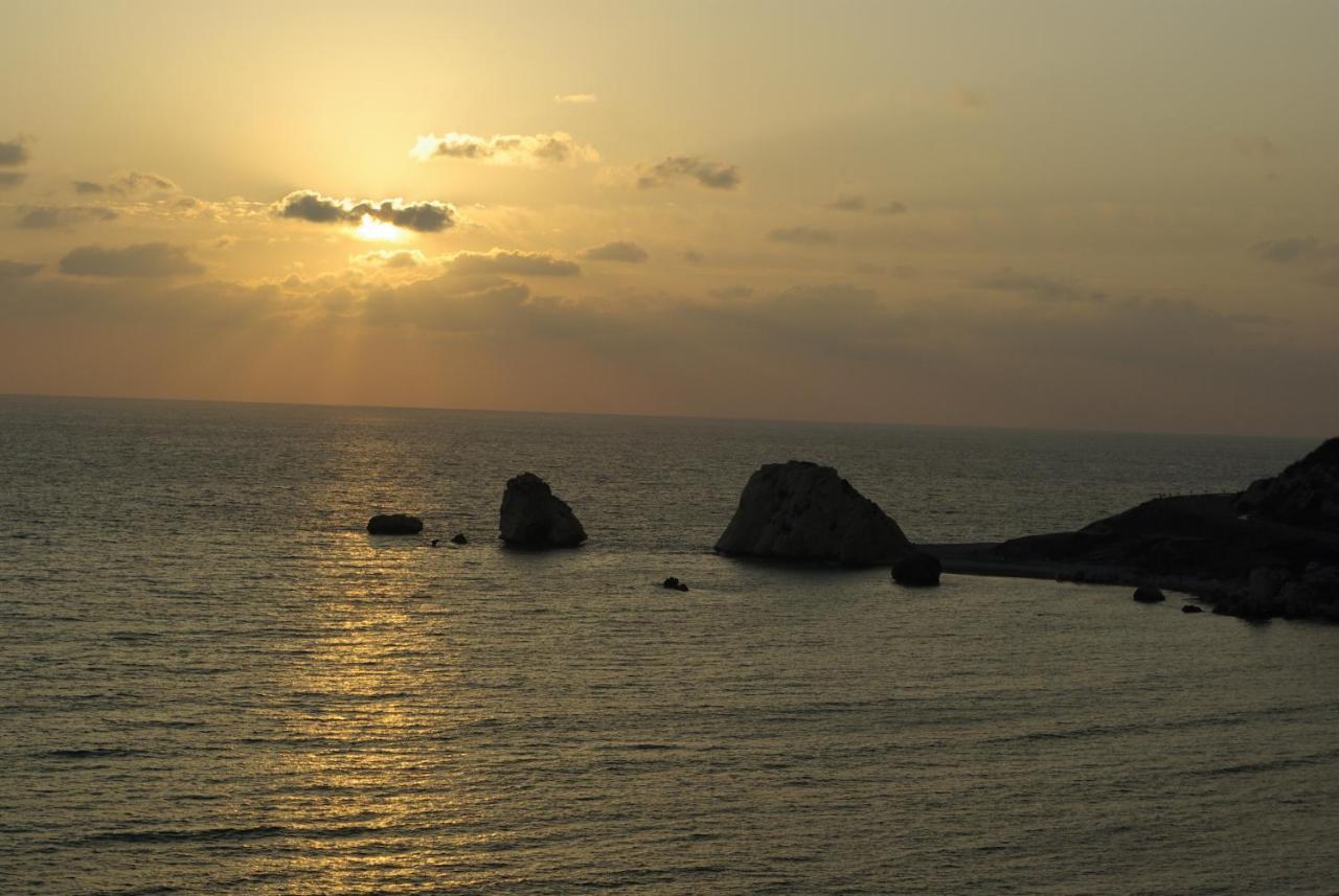 2 Bedroom Apartment Avdimou With Stunning Sea Views, Aphrodite Hills Resort Kouklia Bagian luar foto
